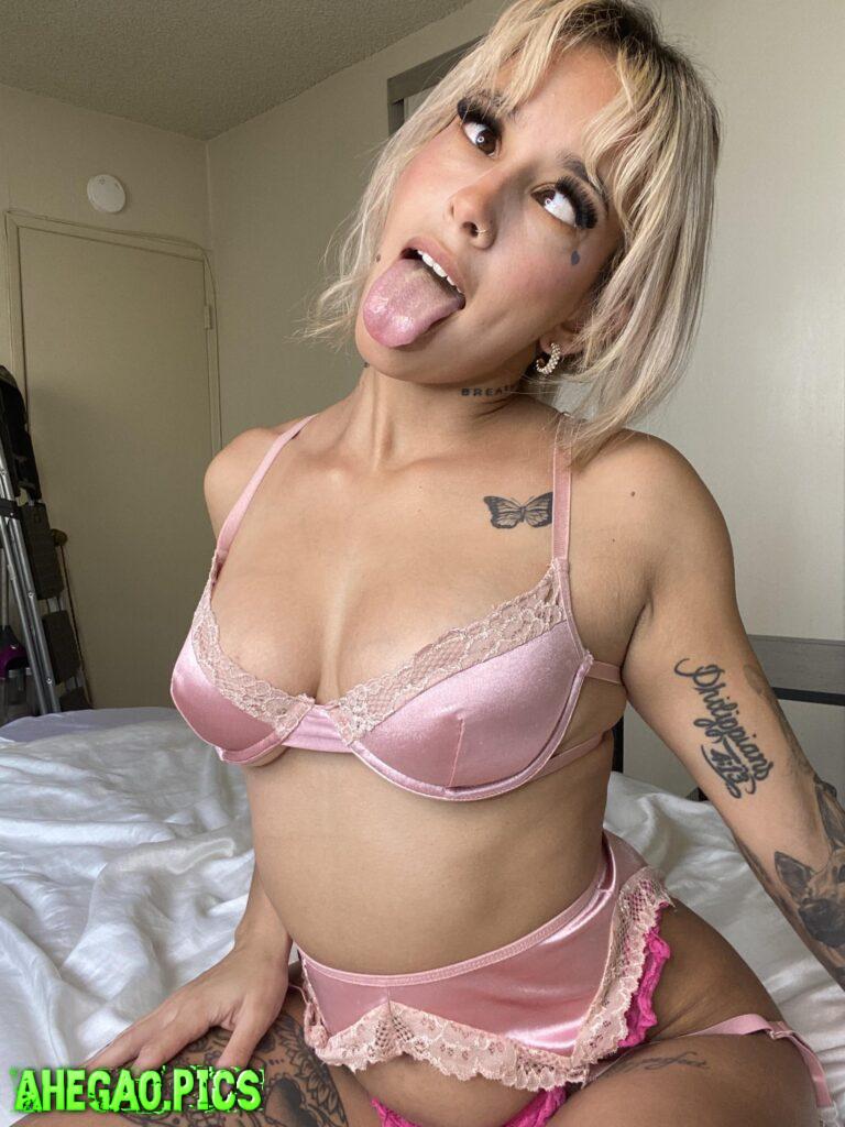 Let me swallow your hot cream ;)