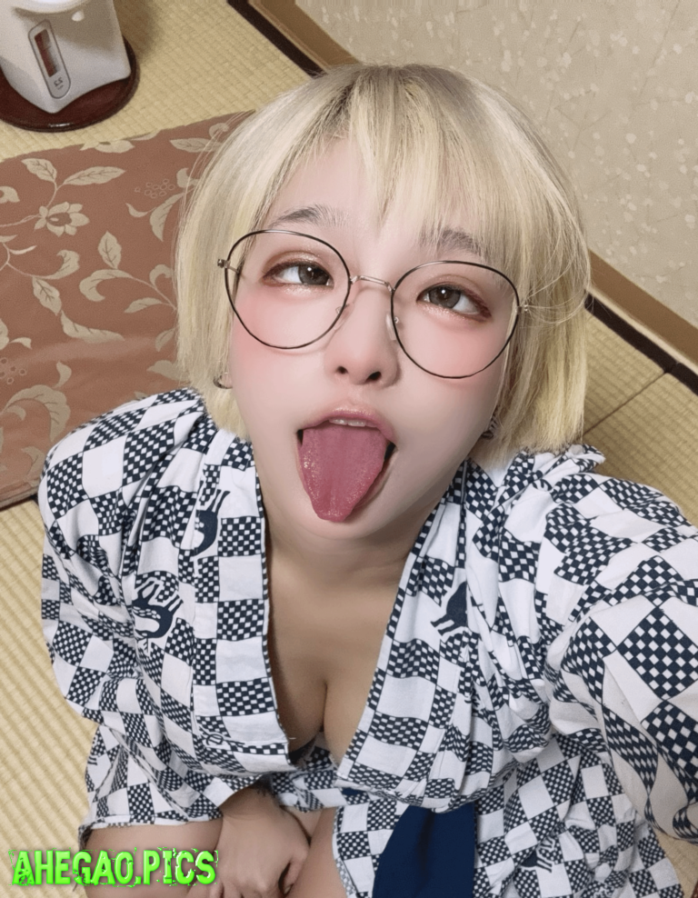 Hello~~ I made a perfect target for senpai 💕