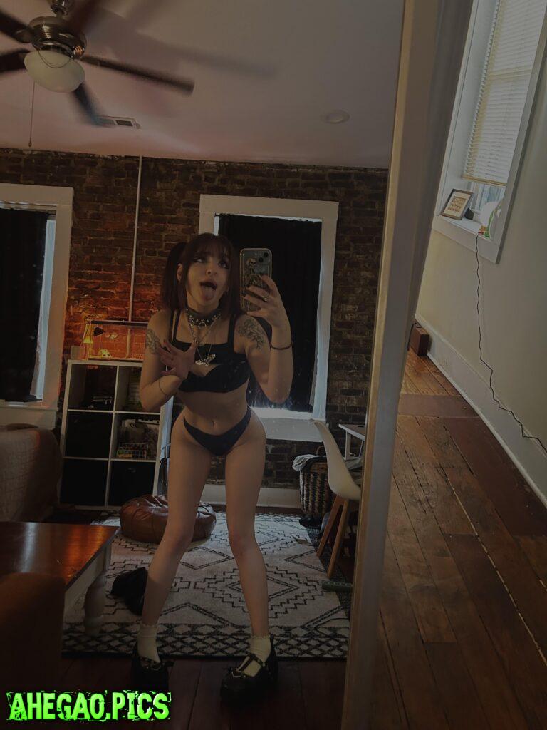 Your goth little slut 😘