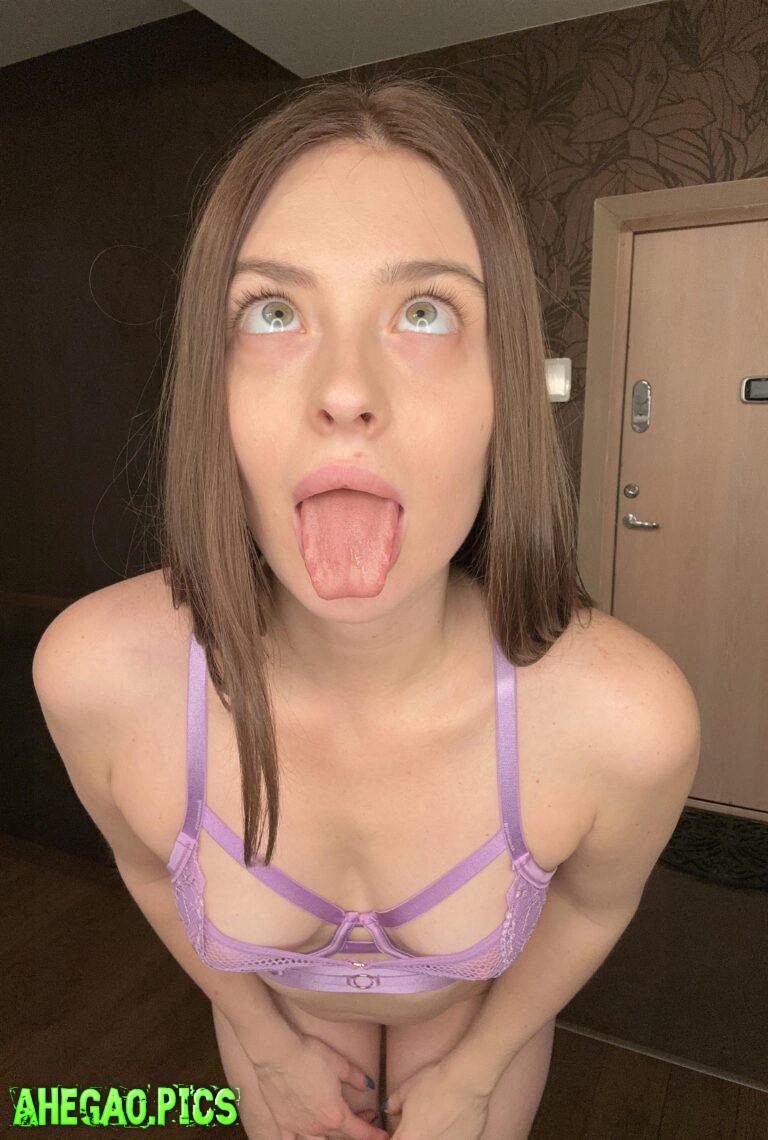 my tongue can lick my nipples 掠👅