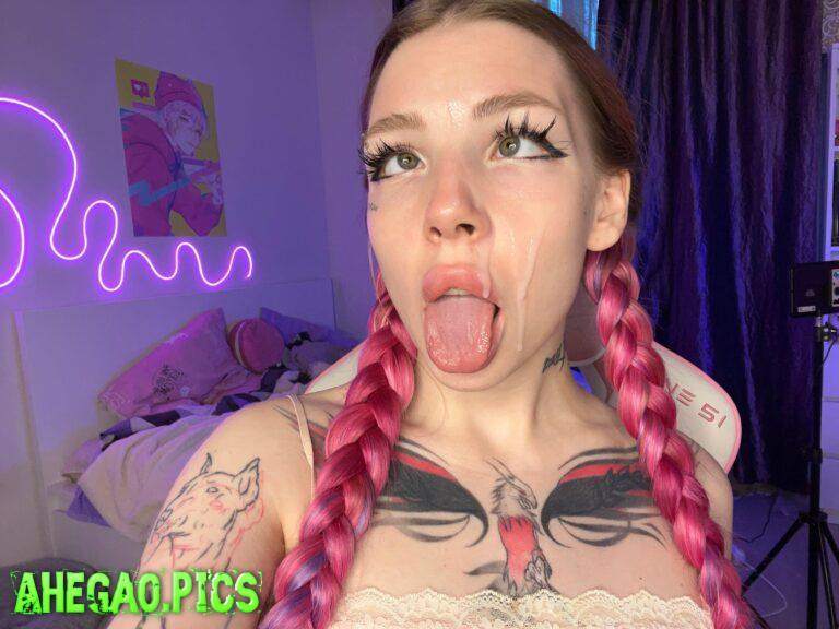 I asked to cum on my tongue, but the flow was so strong that I could not understand all the volumes