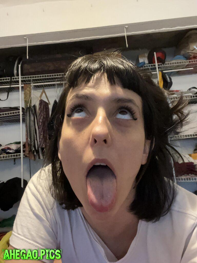 If you suck my feet I'll make this face