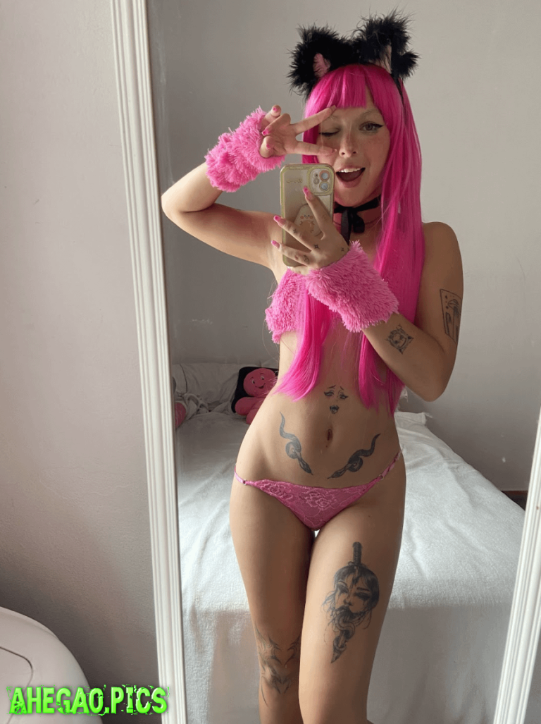 Would you smash a girl with a Ahegao tattoo? 😋