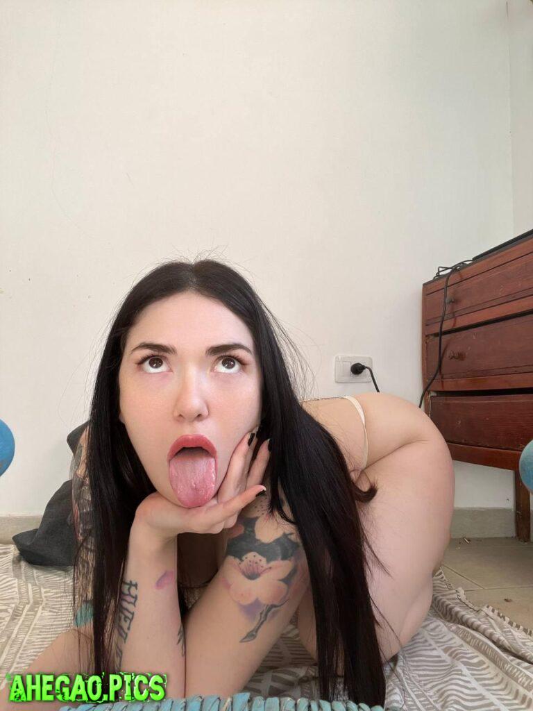aim for my mouth daddy and don´t punish me to hard pleaseeee