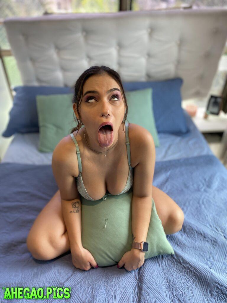 practicing a frilly ahegao, do you think I'm doing it right? 😱😱
